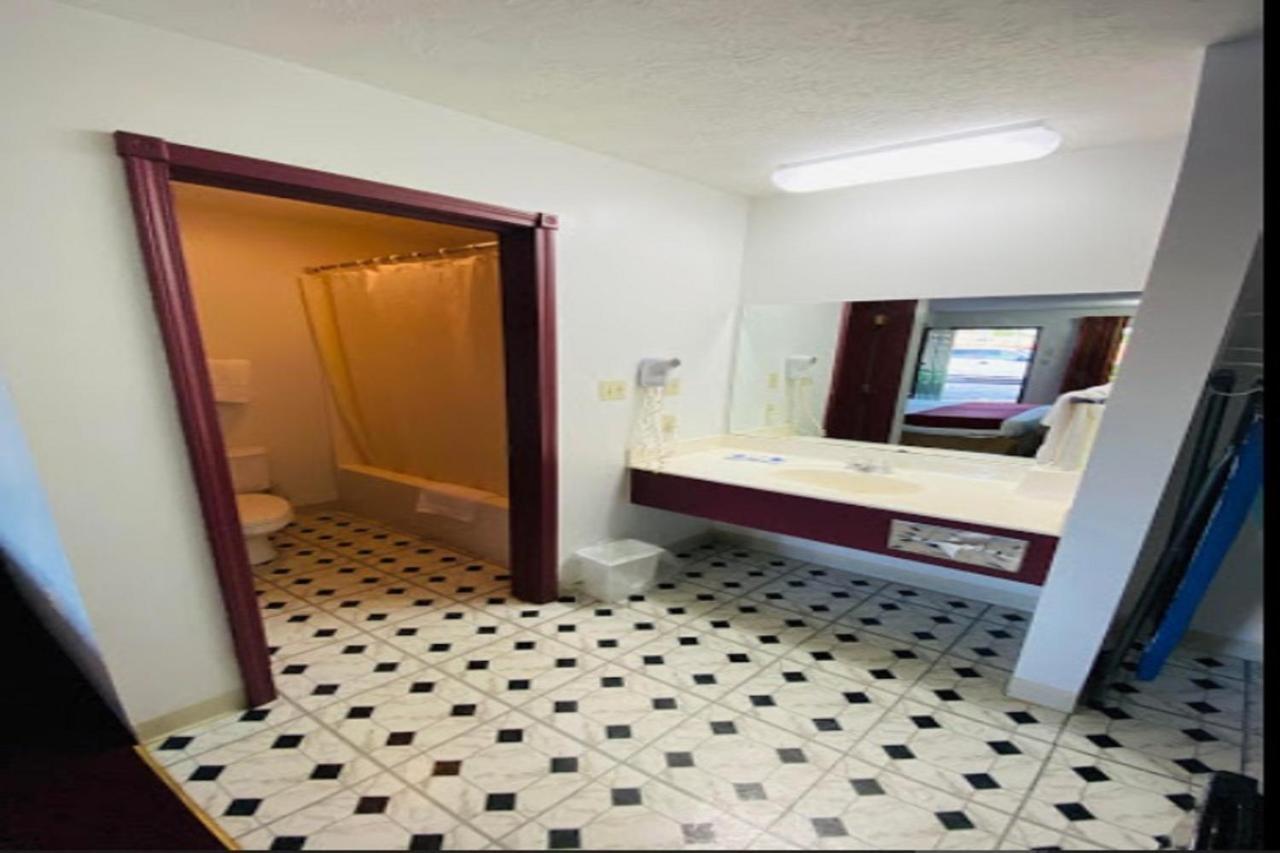 Royal Inn Albany Екстер'єр фото