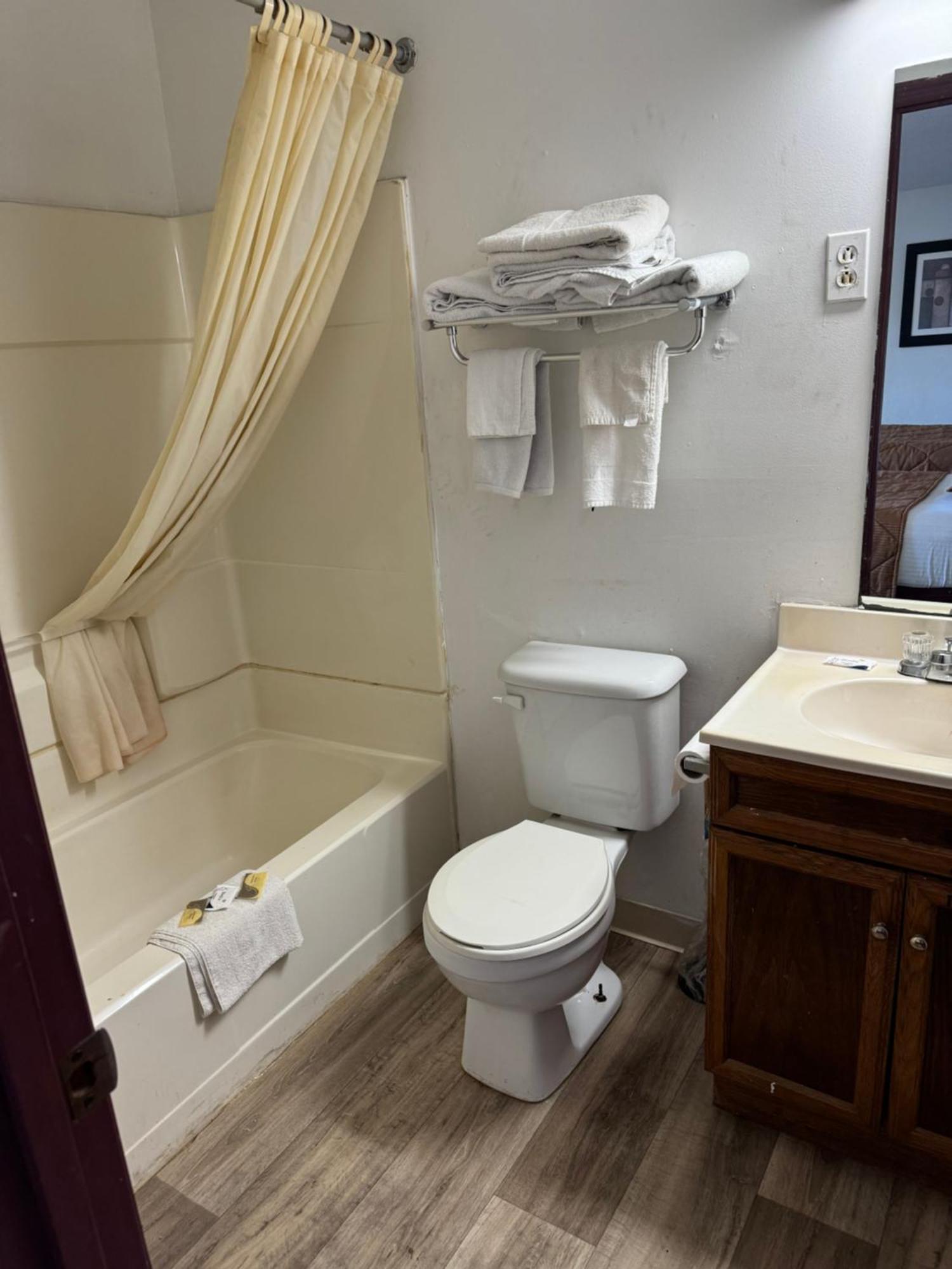 Royal Inn Albany Екстер'єр фото